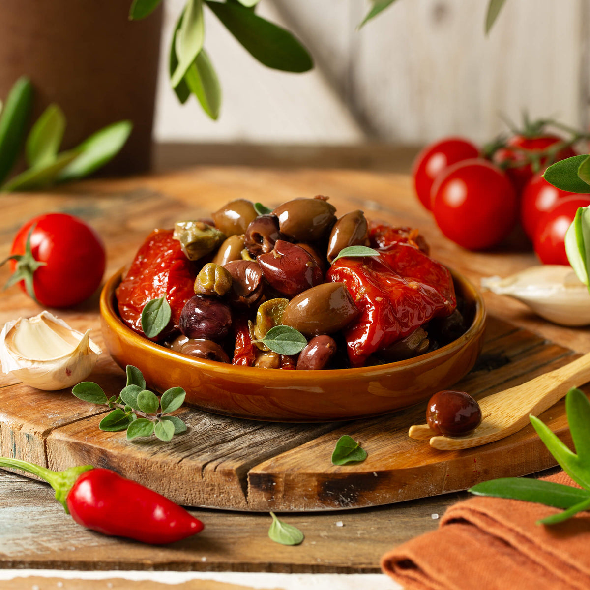 Mediterranean antipasto in oil - EMILIA FOOD LOVE Selected with love in Italy